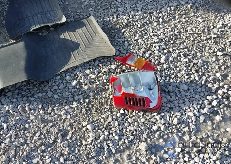 2004 Jeep Grand Cherokee Laredo z USA, uszkodzony, nr VIN 1J4GW48S14C311638